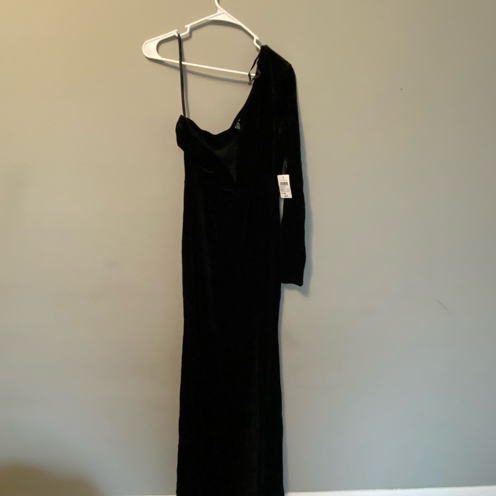 Black Velvet One-Shoulder Dress